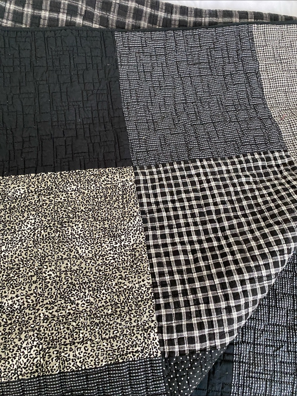 Black & Ivory Patchwork Quilt Full/Queen by Donna Sharp. - Picture 2 of 8